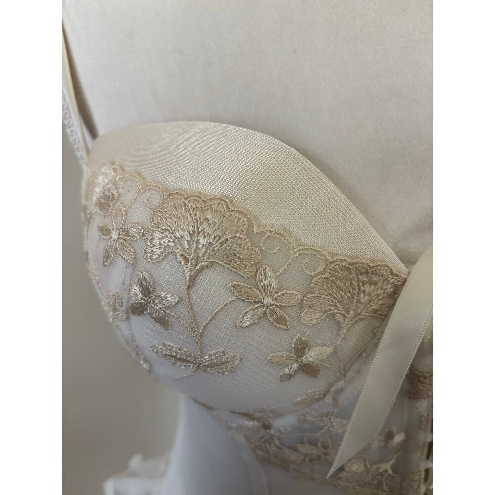 Enchanting Ivory White Lace Corset Medium Lace Garter Clips Vintage Lingerie - Picture 2 of 7